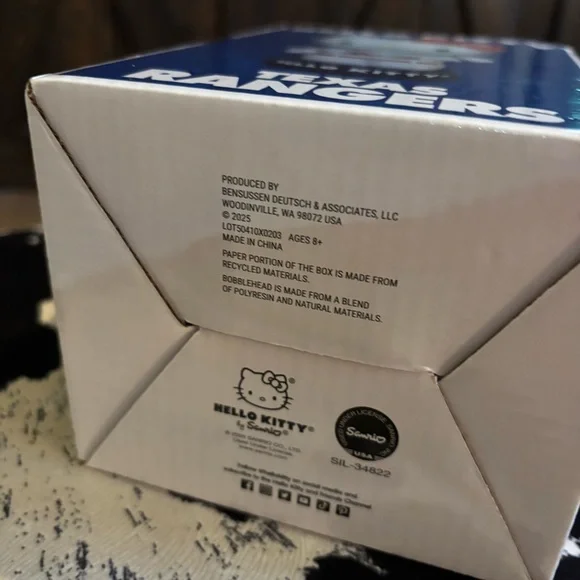 Hello Kitty Texas Rangers Baseball Collectible Bobblehead Sanrio - Picture 11 of 11